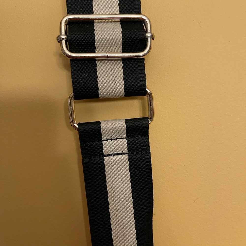 🖤 Black Crossbody Bag 🖤 - Picture 5 of 8